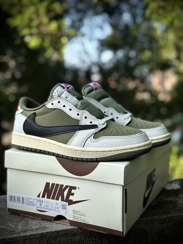 Travis Scott x Air Jordan 1 Low OG Medium Olive